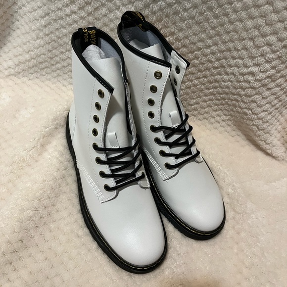 DR MARTENS WOMENS ZAVALA COMBAT BOOTS SIZE 9 NEW! - Picture 2 of 6